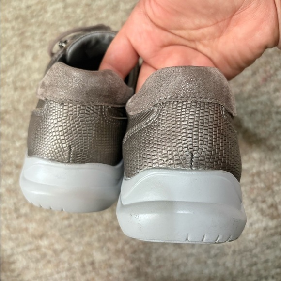 Aravon Womens Pc Tie Metallic Fashion Sneaker Size 7 - Picture 5 of 8